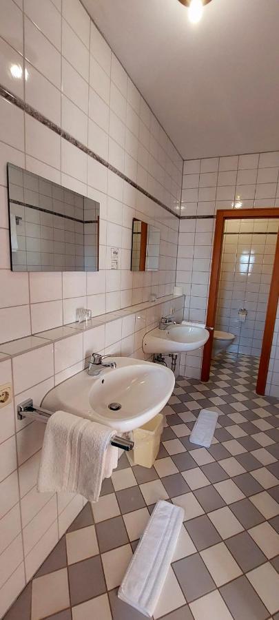 Hotel-Restaurant Kreuzhuber Neuburg am Inn Экстерьер фото